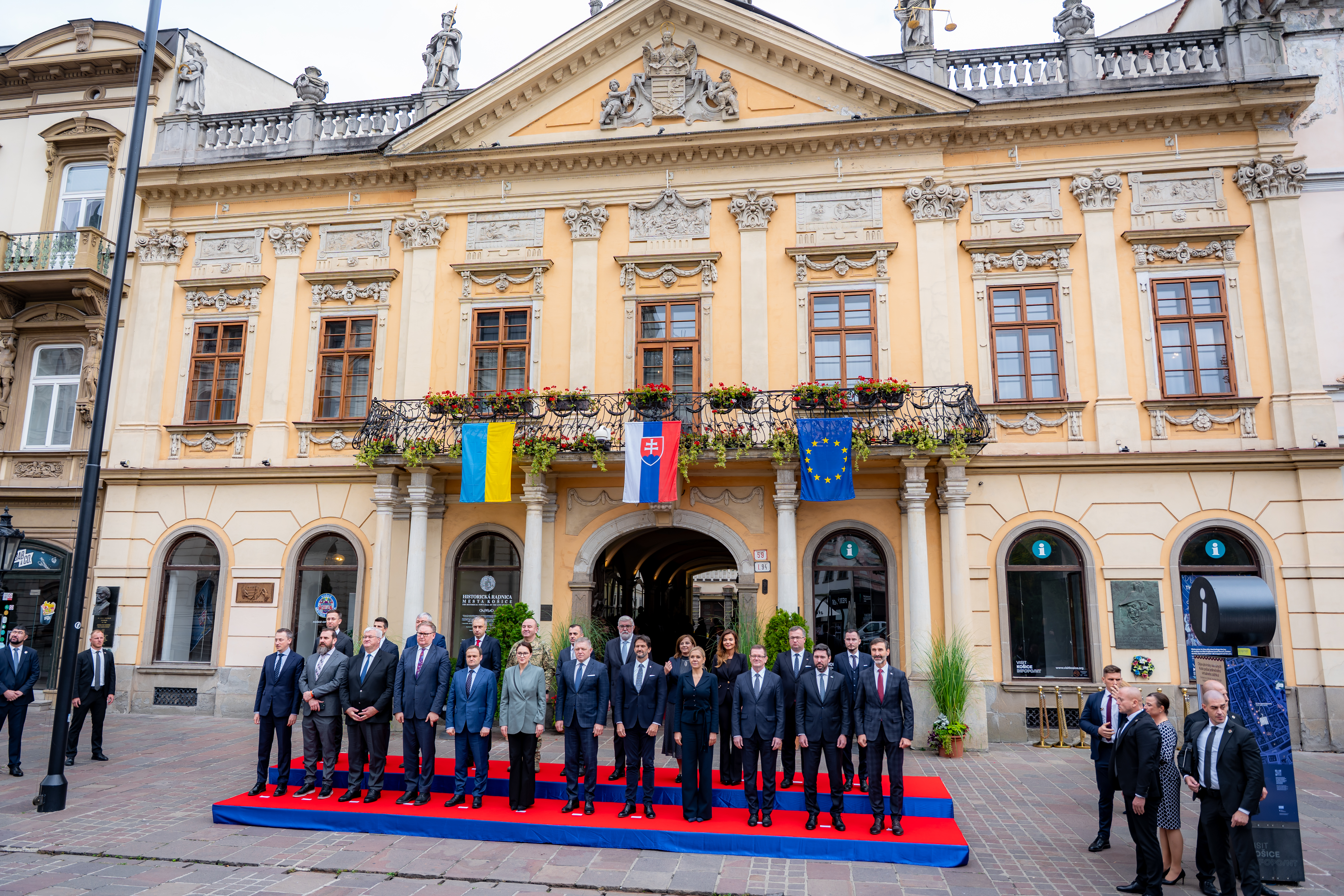 Spolocne rokovanie clenov vlad Slovenskej republiky a Ukrajinyr-53